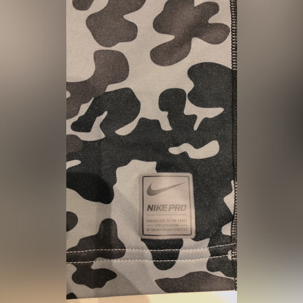 Absolutely New, Nike pro Dri-fit boys tight fit skin for active wear. - Picture 12 of 12